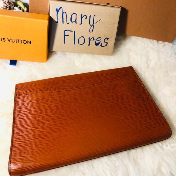 LV clutch in Epi Leather sold ❌luxonlinecanadafbpage - Picture 3 of 13